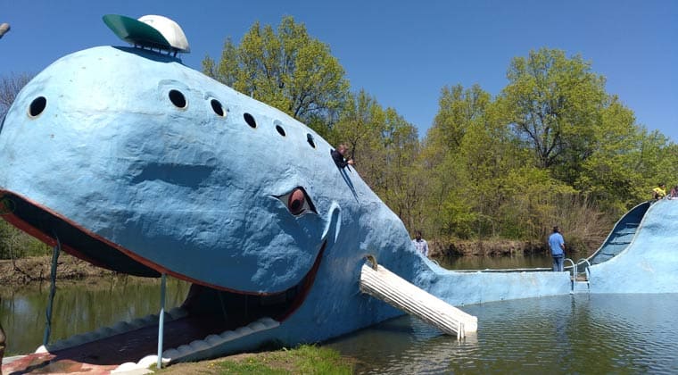Der „The Blue Whale of Catoosa“ in dem Ort Catoosa in Oklahoma in den USA, kann besichtigt werden.