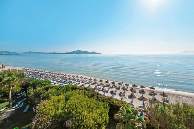 Der Strand Alcudias vom Hotel Playa Esperanza gesehen
