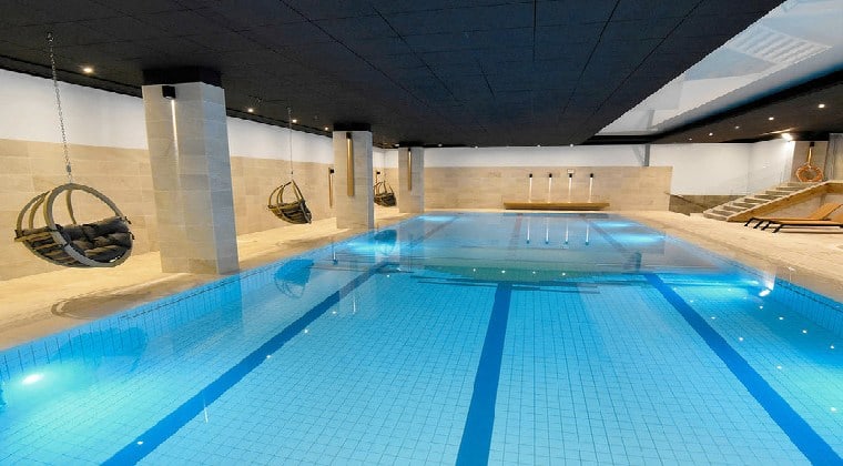 Hallenbad im Shuum Boutique Hotel